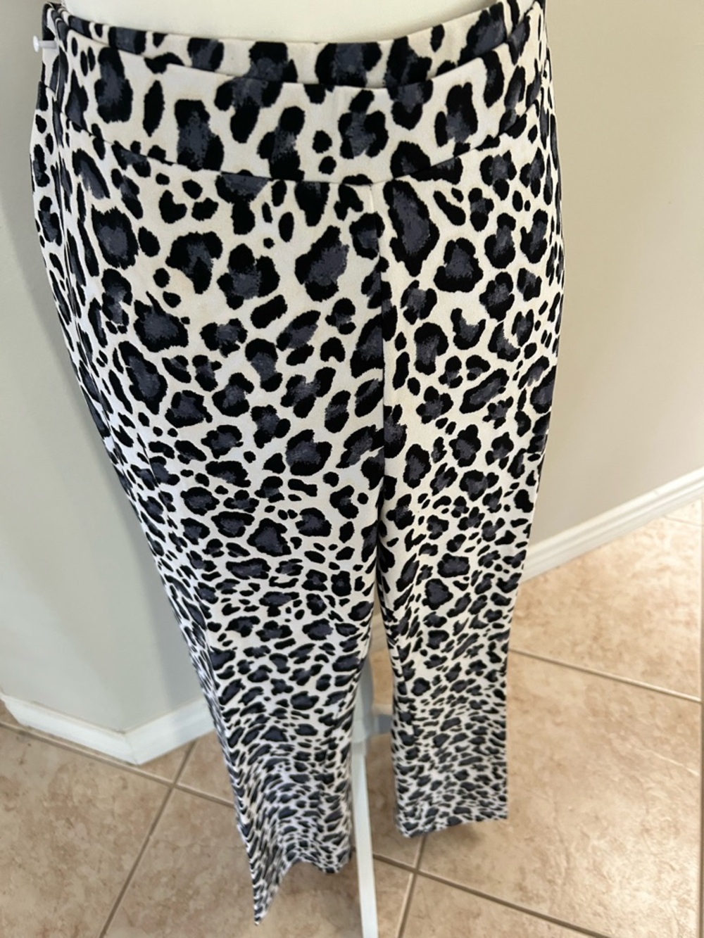 Imán Animal Print Pants - Picture 4 of 9